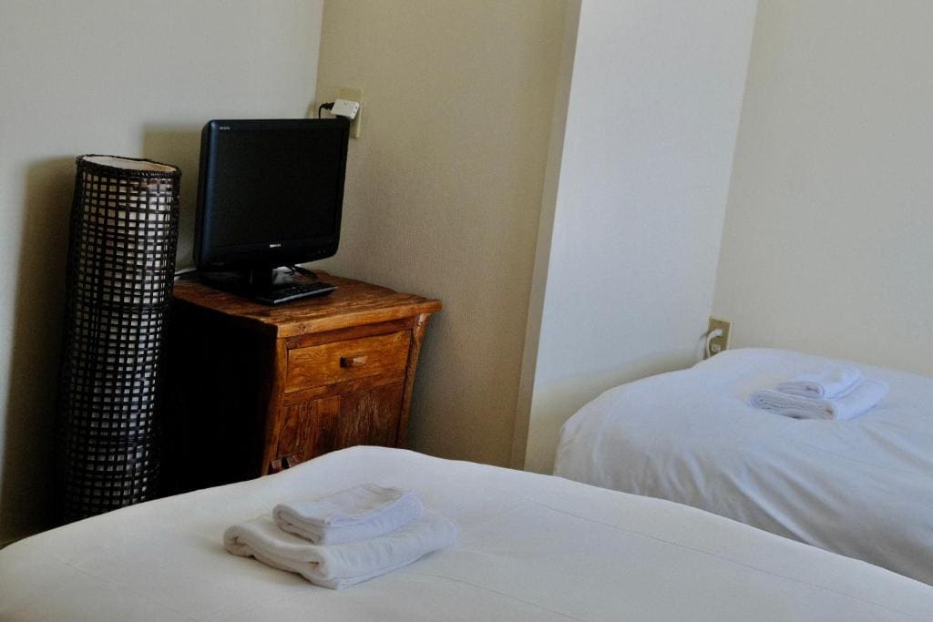 Quadruple Room with Private Bathroom room - Image 1
