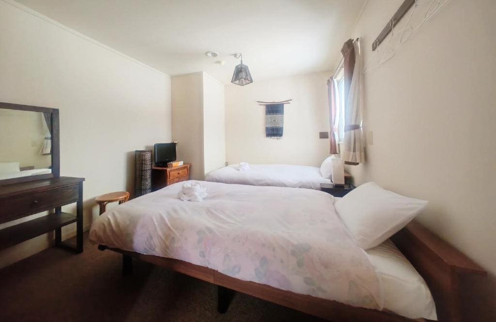 Quadruple Room with Private Bathroom room - Image 3