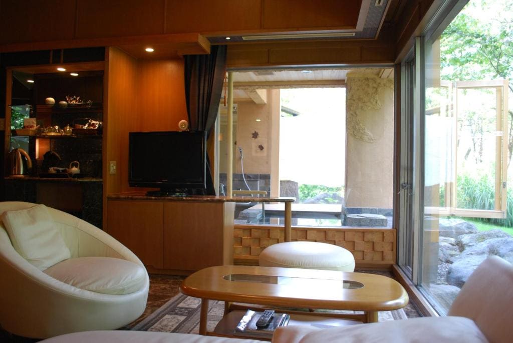 Superior Twin Room with Open-Air Bath room - Image 2