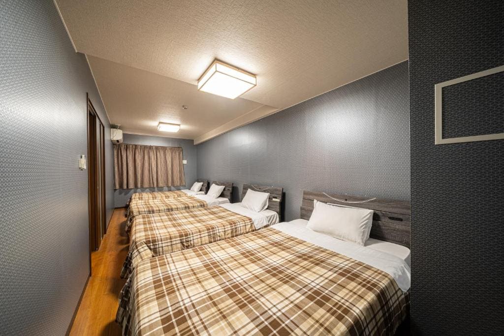 Deluxe Family Suite room - Image 3