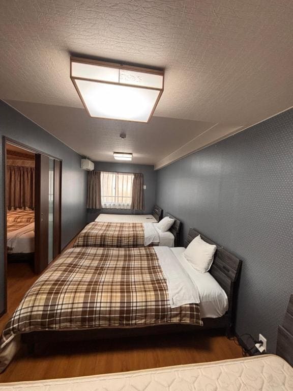 Deluxe Family Suite room - Image 1