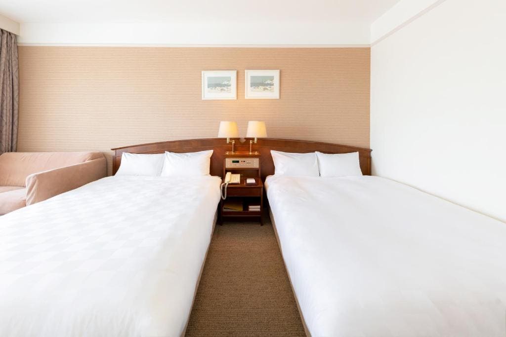 Deluxe Twin Room - Non-Smoking room - Image 3