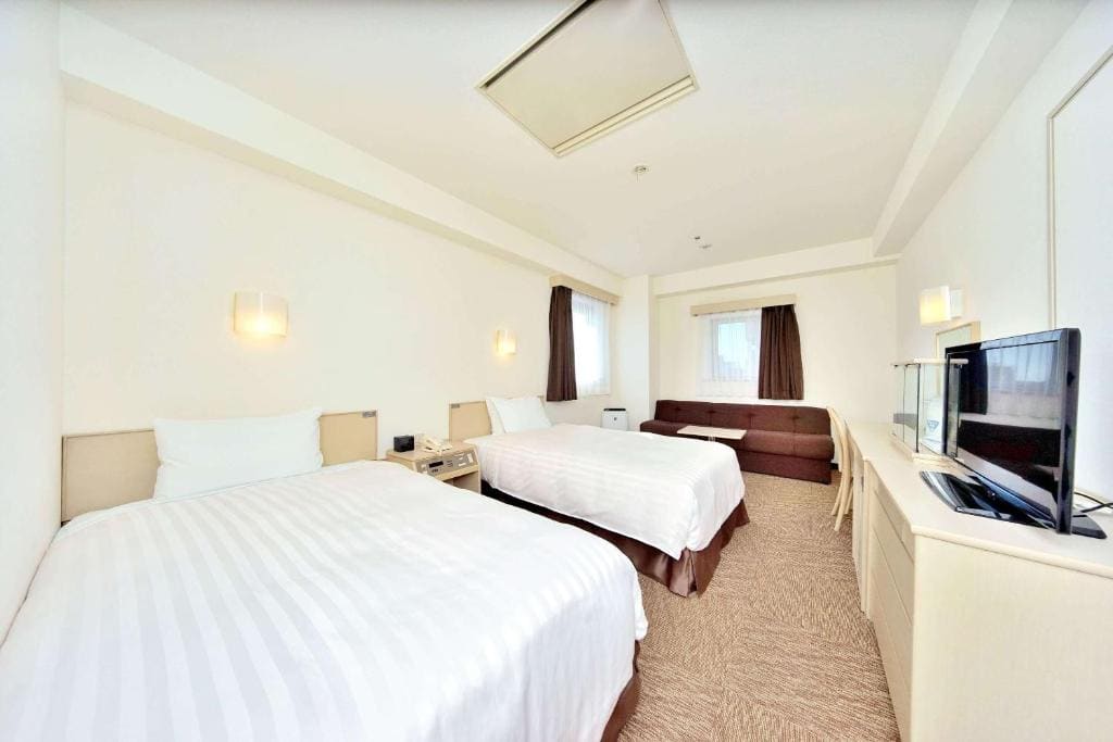 Twin Room with Sofa Bed - Non-Smoking room - Image 2