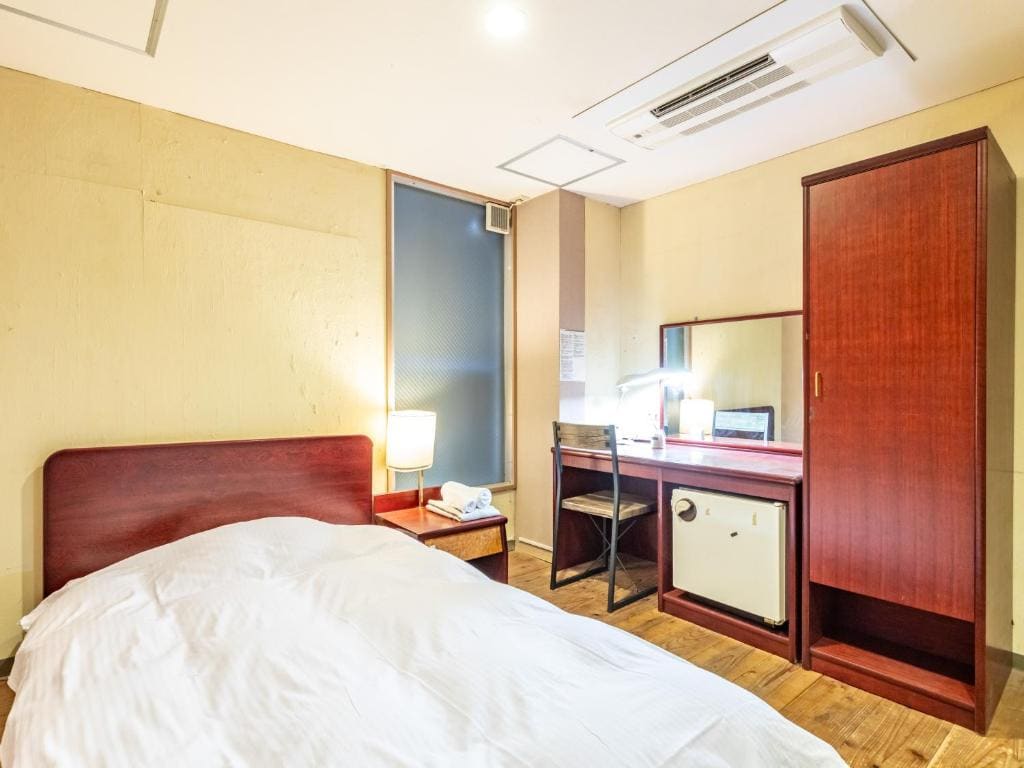 Japanese Twin Room - Non-Smoking room - Image 3