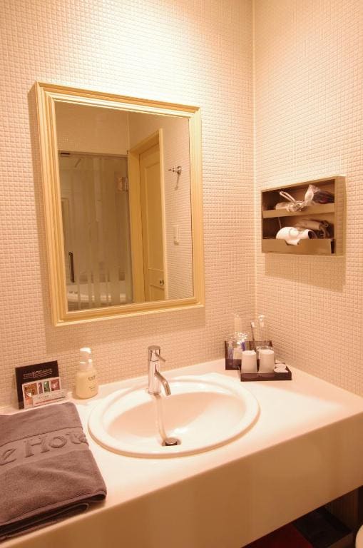 Deluxe Double Room - Non Smoking - 15:00 Check in room - Image 2