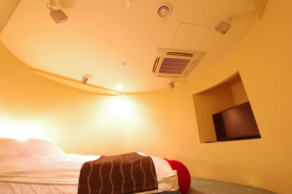 Deluxe Double Room - Smoking - 15:00 Check in room - Image 3