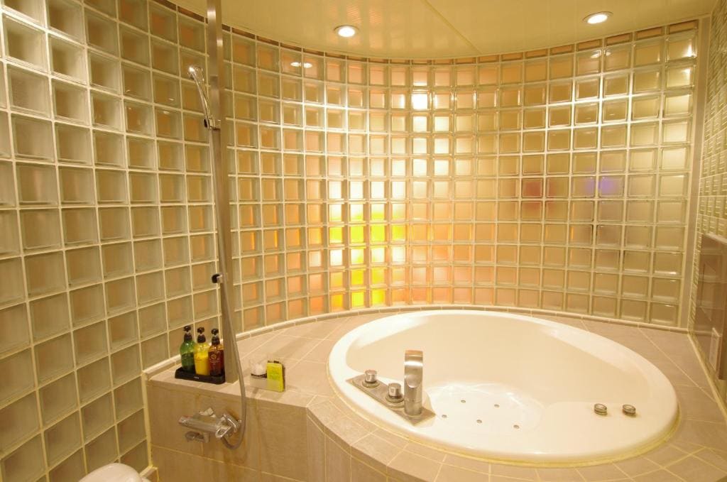 Deluxe Double Room - Smoking - 15:00 Check in room - Image 1