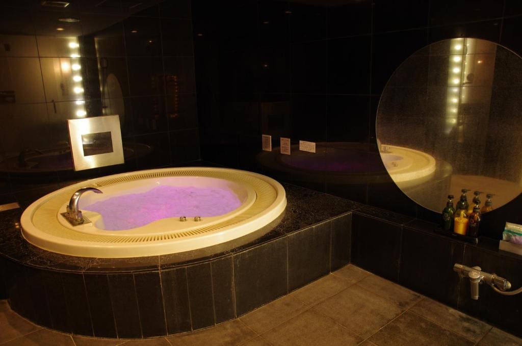 Executive Double Room - Smoking - 15:00 Check in room - Image 1