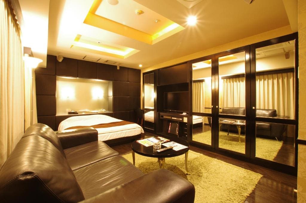 Premium Double Room - Smoking - 15:00 Check in room - Image 3