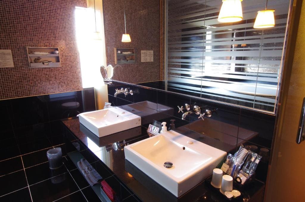 Premium Double Room - Smoking - 15:00 Check in room - Image 2