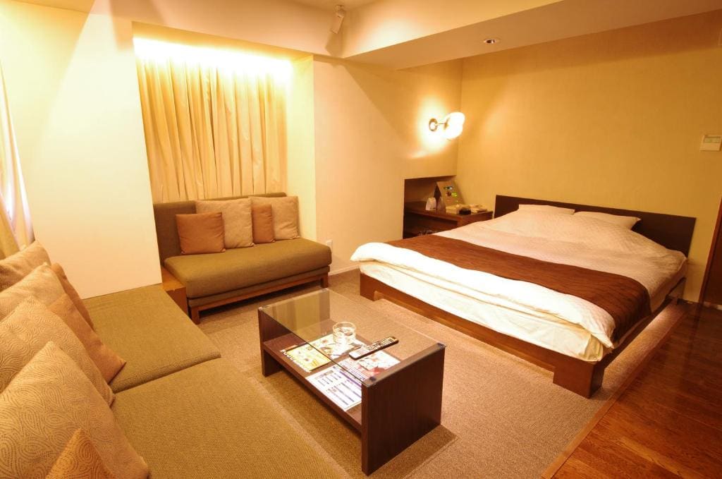 Superior Double Room - Smoking - 15:00 Check in room - Image 3