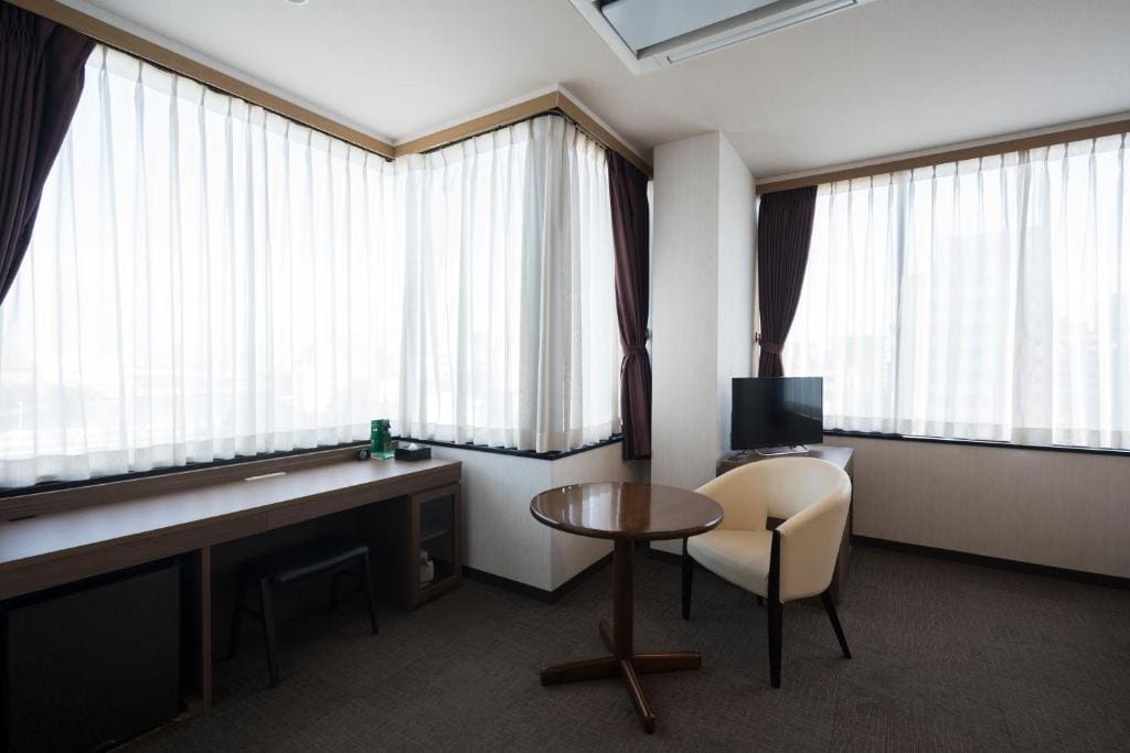 Deluxe Twin Room - Non-Smoking room - Image 3