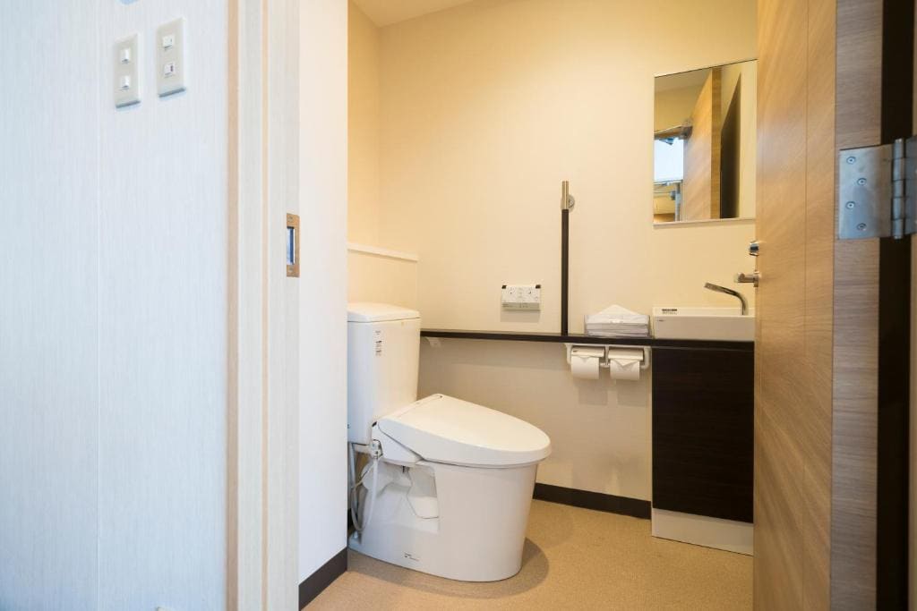 Deluxe Twin Room - Non-Smoking room - Image 1