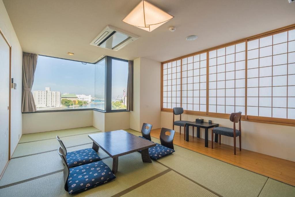 Japanese-Style Quadruple Room room - Image 1