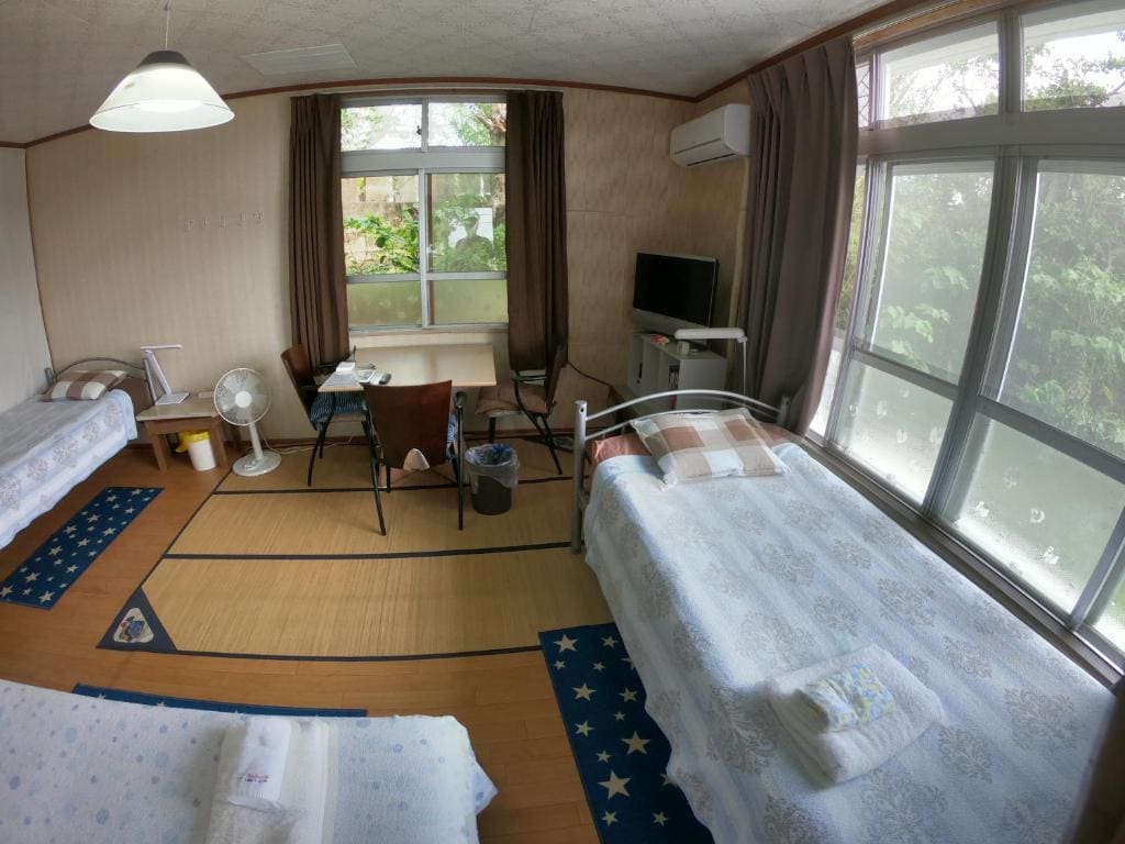 Triple Room with Shared Bathroom room - Image 3