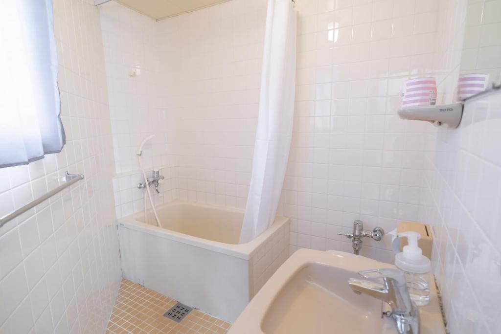 Classic Triple Room room - Image 2