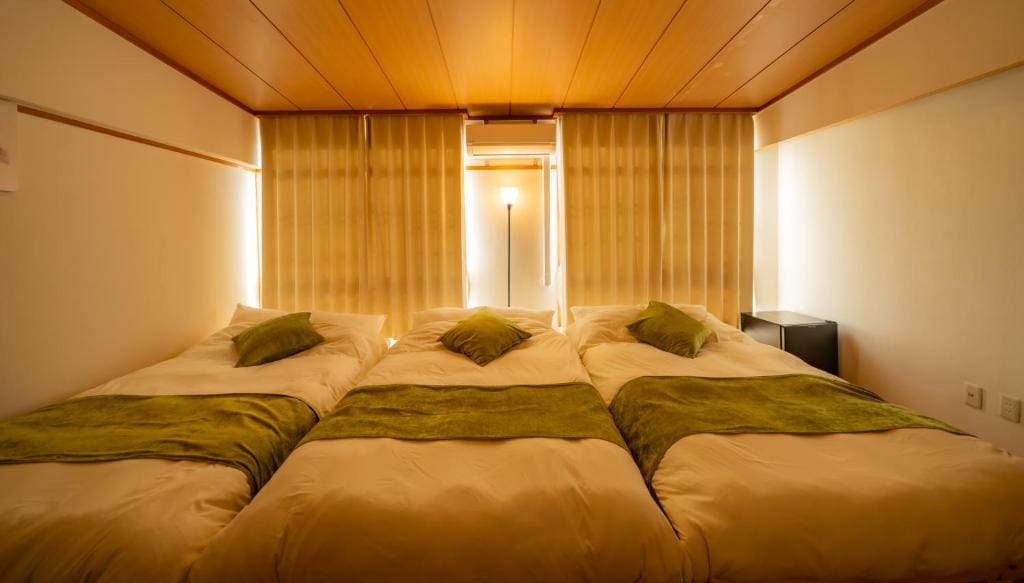 Economy Triple Room room - Image 2