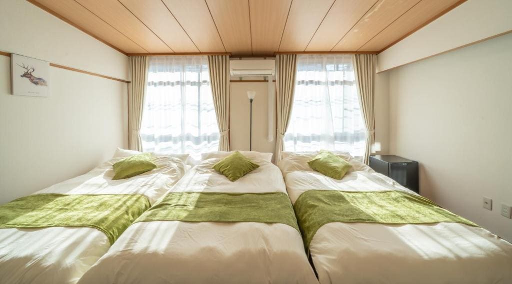 Economy Triple Room room - Image 1