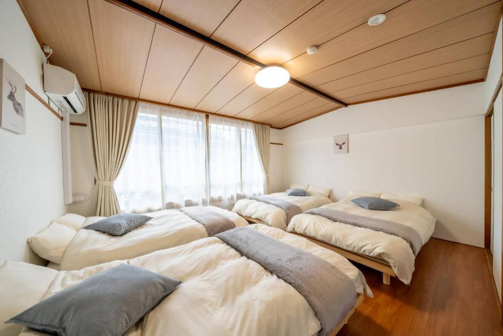 Standard Family Room room - Image 2