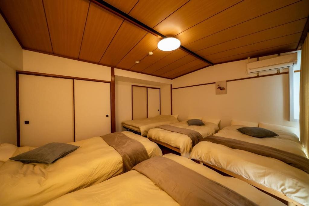 Standard Family Room room - Image 1