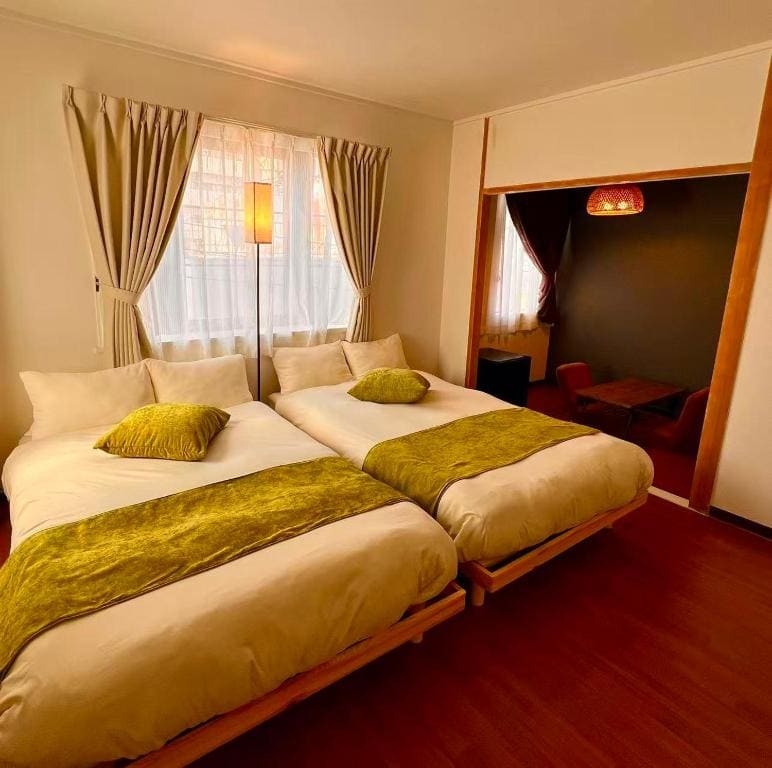 Twin Room with Private Bathroom room - Image 3