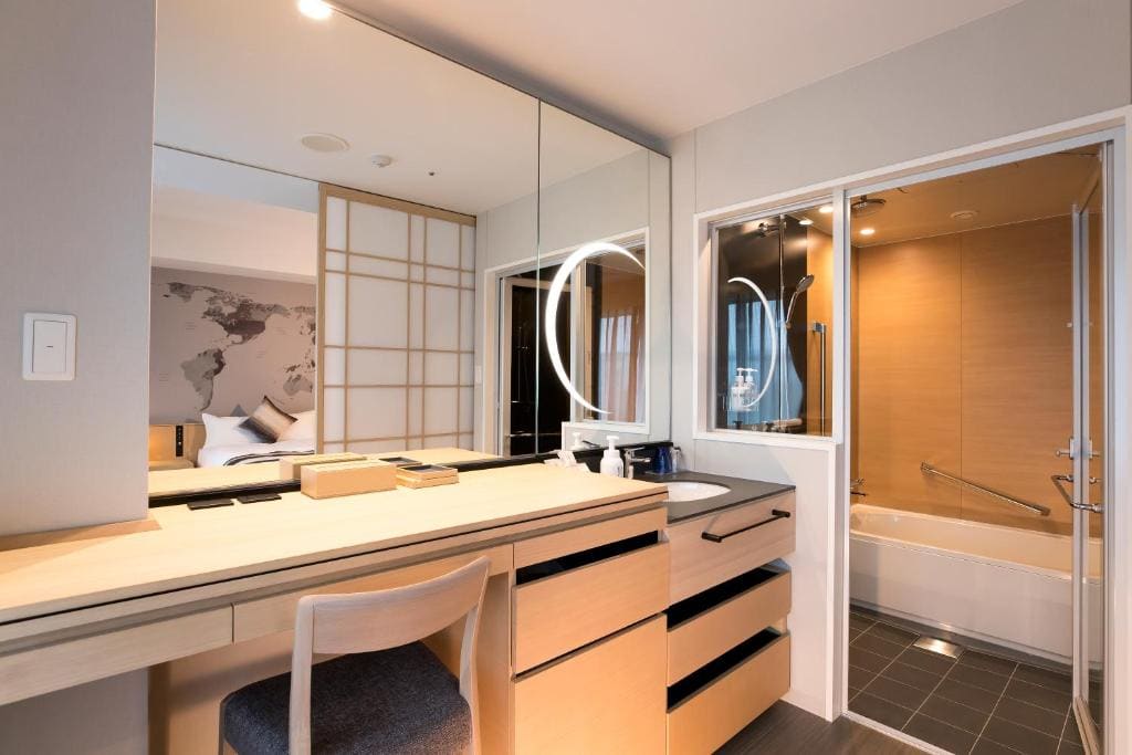 Superior Twin Type C - Non-Smoking - Pacific Building room - Image 2