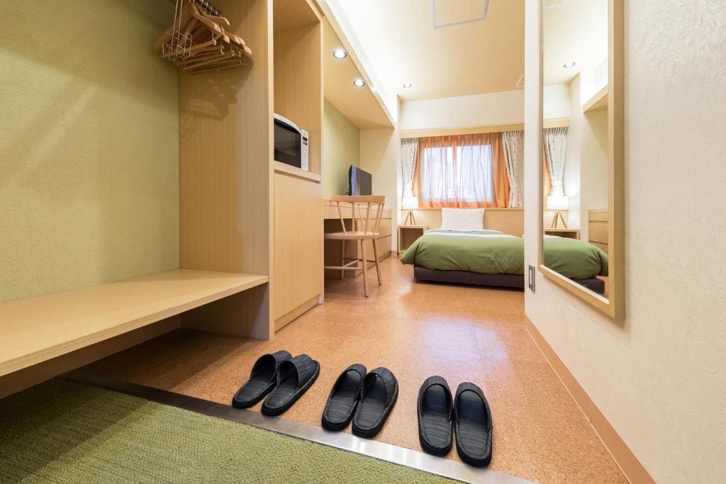 Superior Family Room room - Image 1