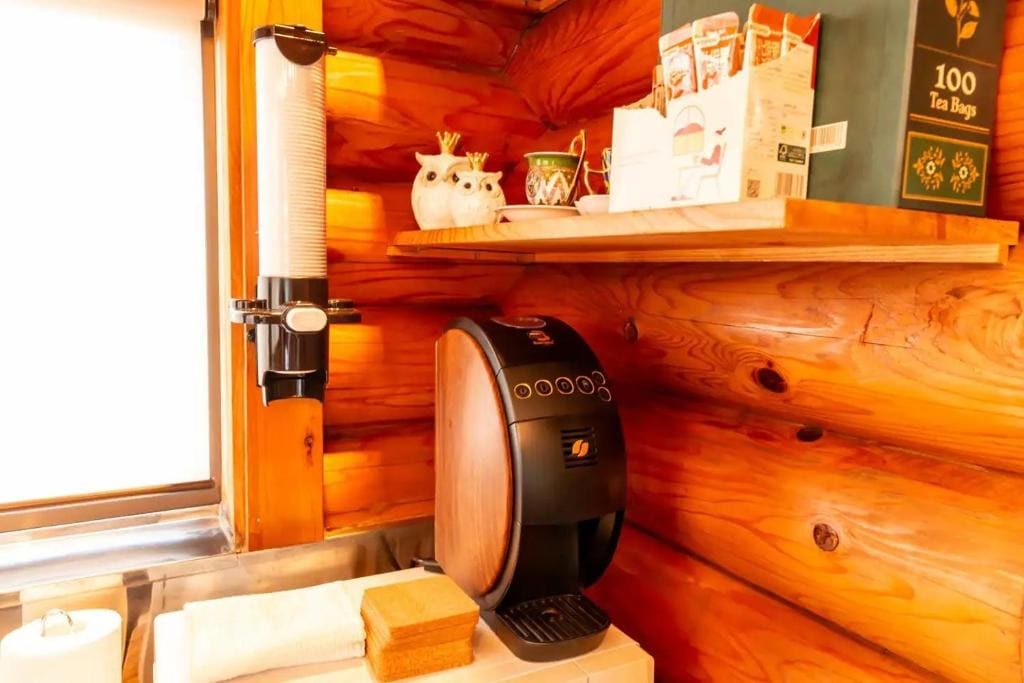 Bungalow room - Image 2