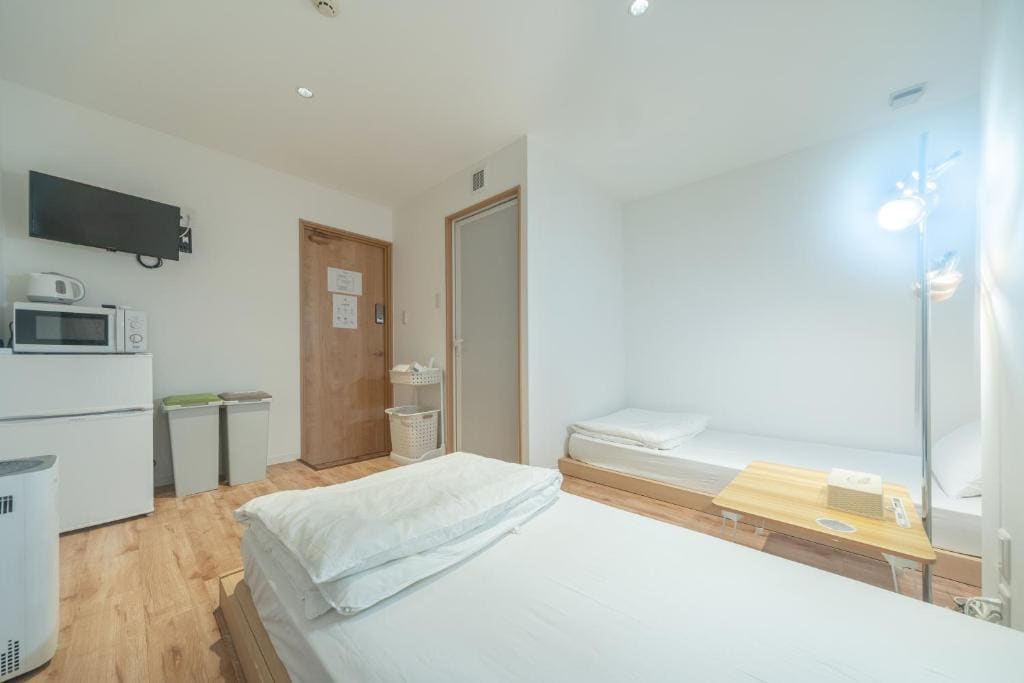 Economy Twin Room room - Image 2
