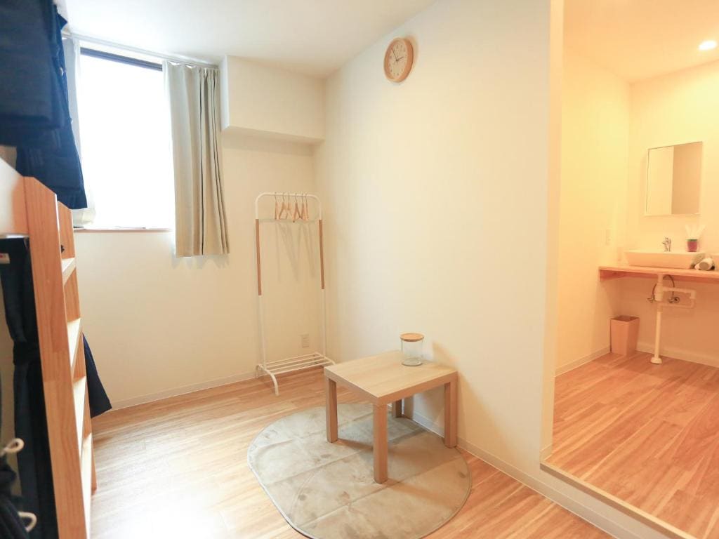 Family Room with Private Bathroom room - Image 3
