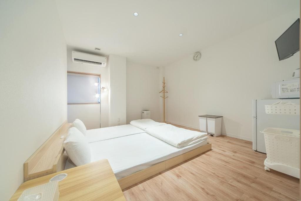 Standard Twin Room room - Image 3