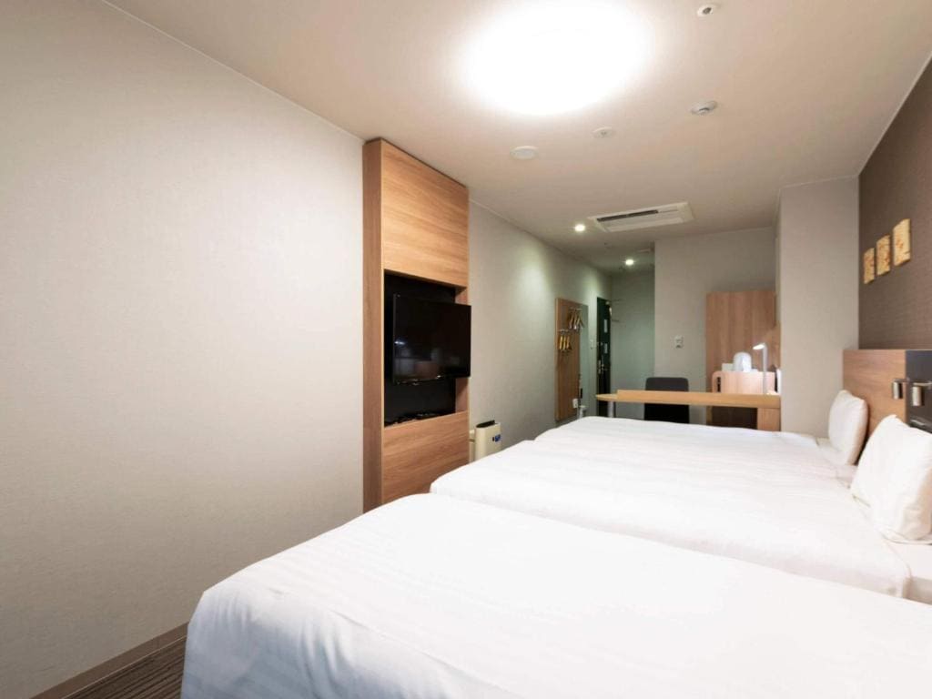 Standard Twin Room with Extra Bed - Non Smoking room - Image 3