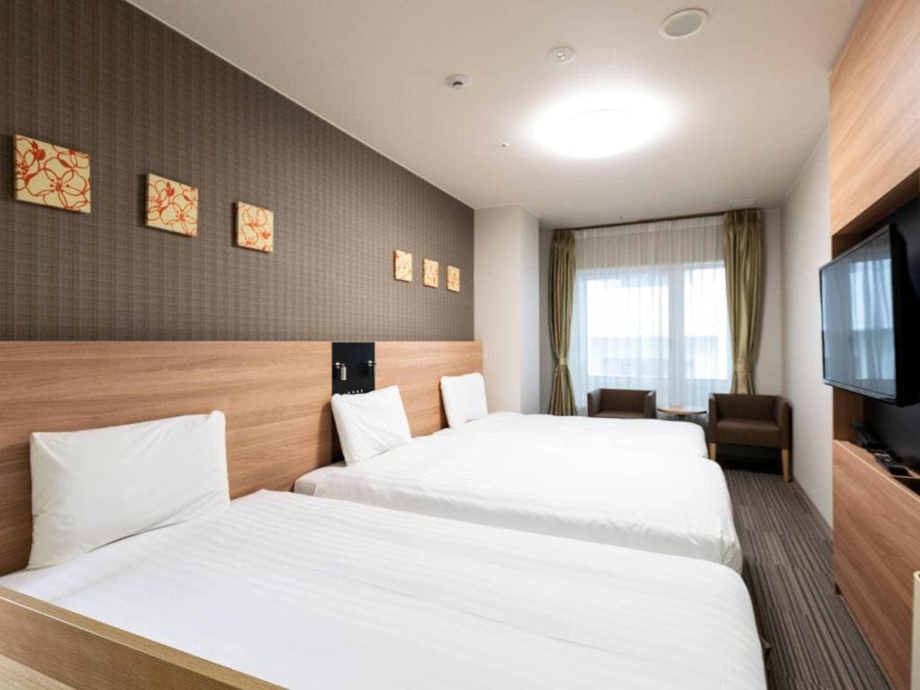 Standard Twin Room with Extra Bed - Non Smoking room - Image 2