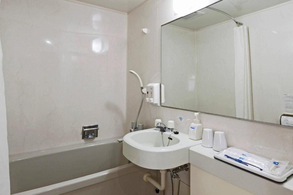 Economy Twin Room - Non-Smoking room - Image 3