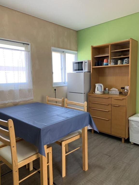 Economy Triple Room with Shared Bathroom room - Image 2