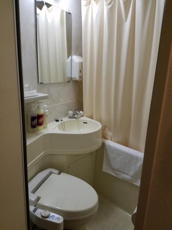 Twin Room - Non-Smoking room - Image 2