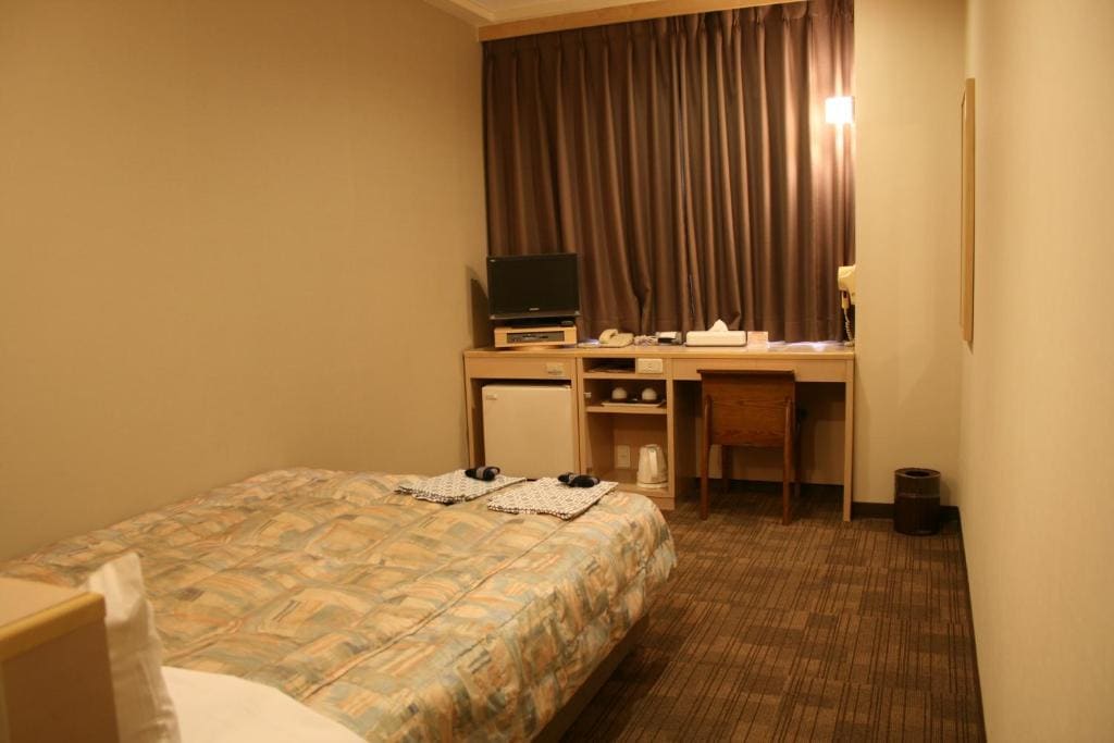 Twin Room - Smoking room - Image 1
