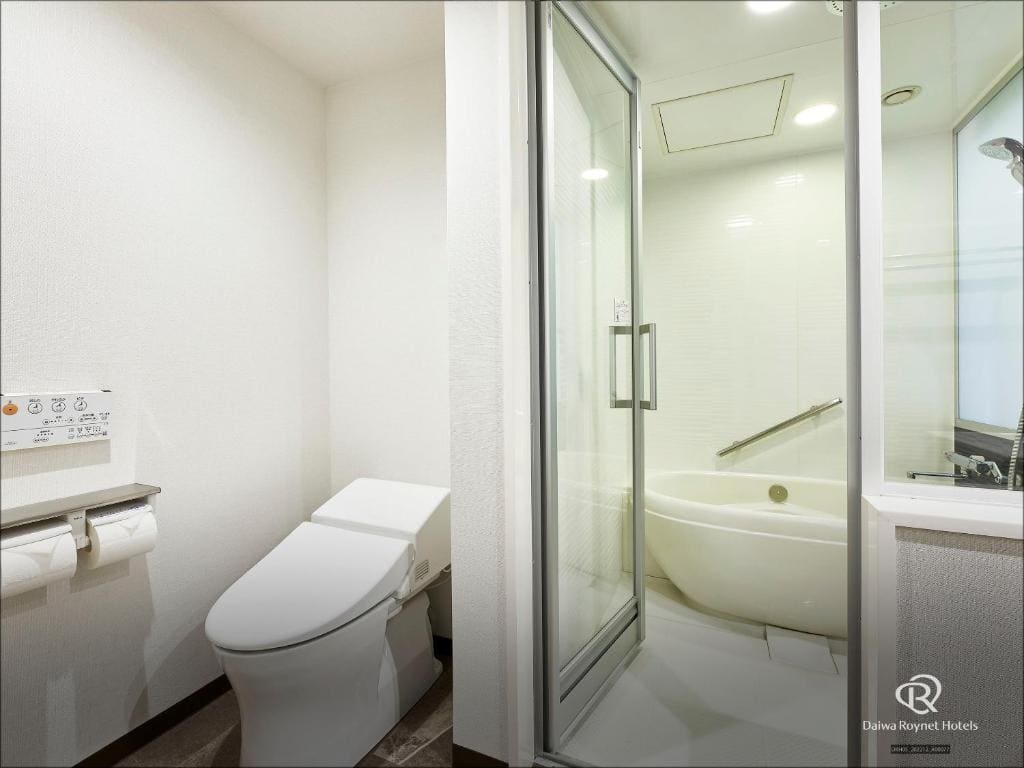 Deluxe Queen Room - Non-Smoking room - Image 3