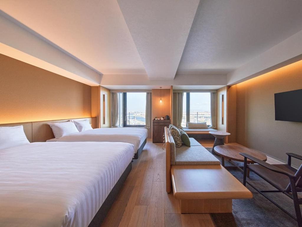 Premier Suite with Harbor View room - Image 3