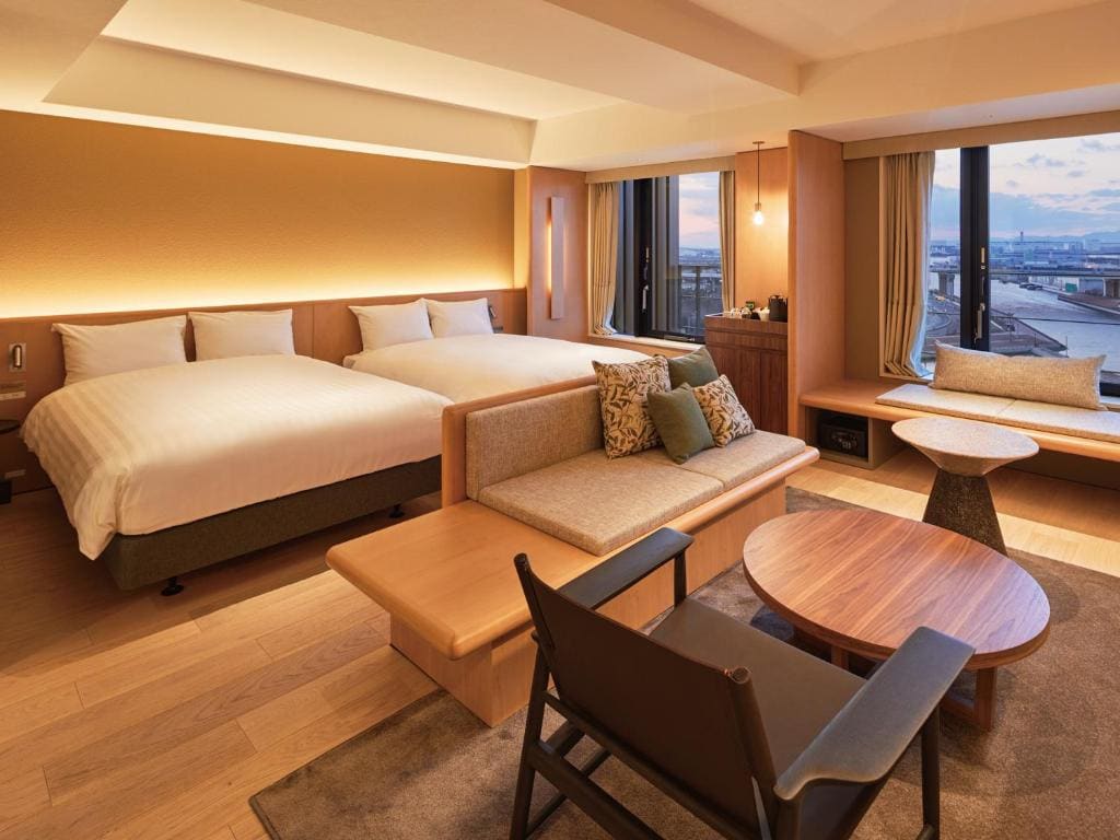 Premier Suite with Harbor View room - Image 2
