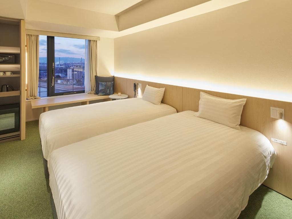 Superior Twin with Harbor View room - Image 3