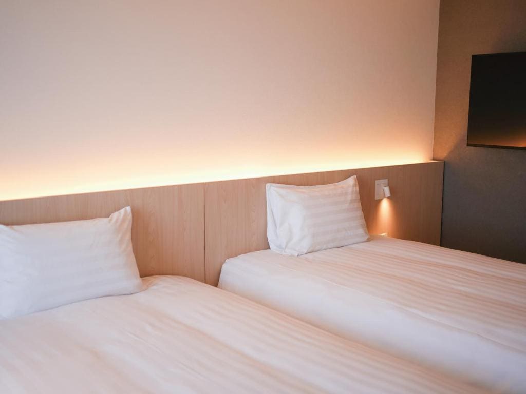 Superior Twin room - Image 3