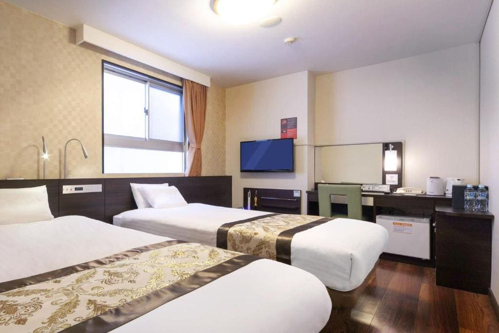 Standard Twin Room with Complimentary Lobby Drinks room - Image 2