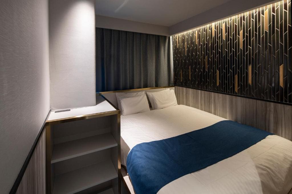 Twin Room with Complimentary Lobby Drinks room - Image 2