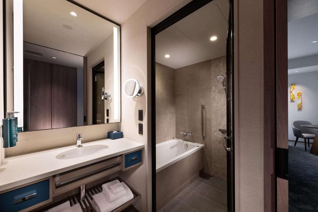 King Room with River View room - Image 3
