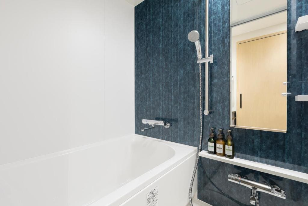 Superior Triple Room room - Image 2
