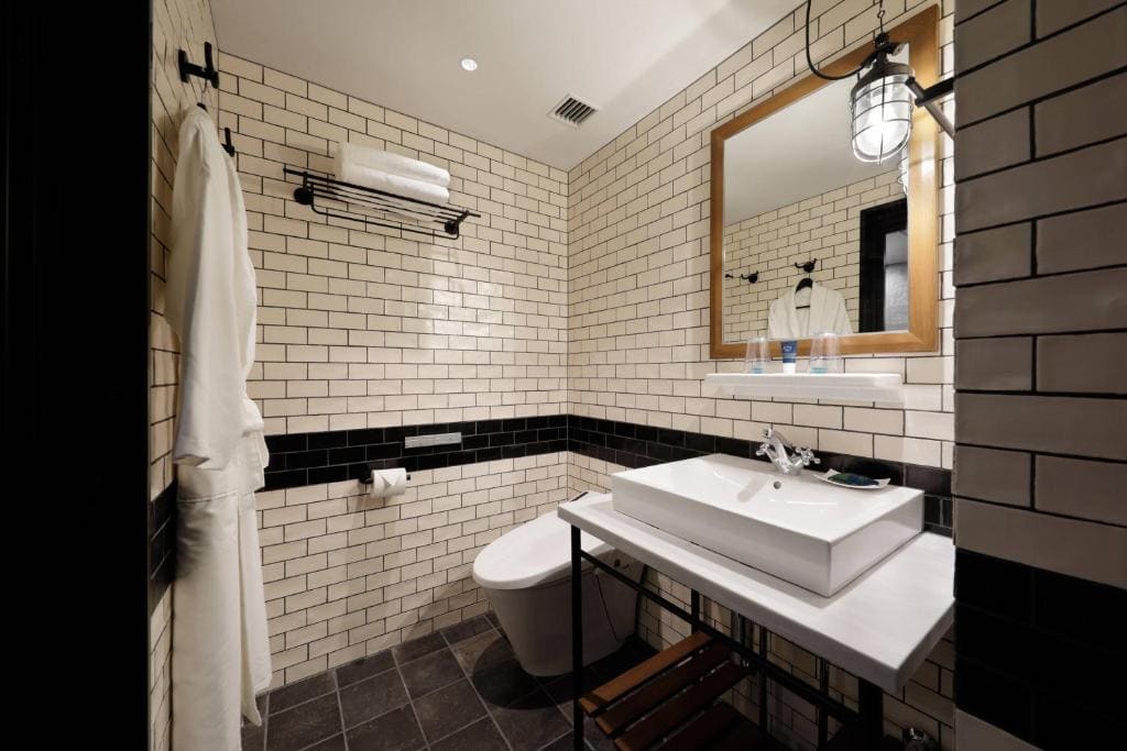 Standard Twin Room room - Image 3