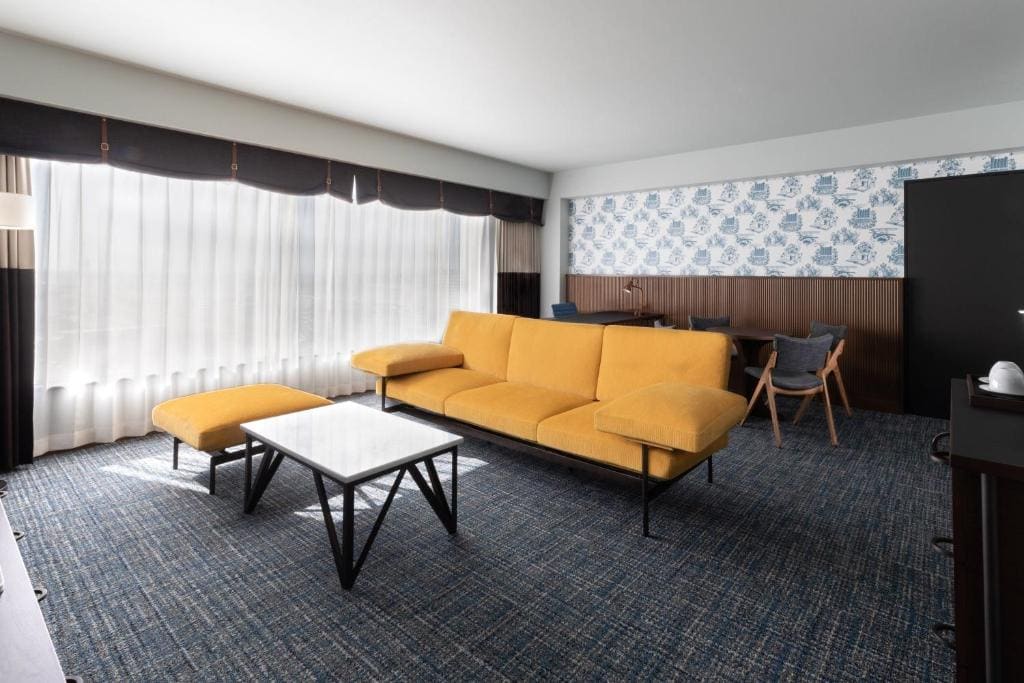 Four Points Suite room - Image 1