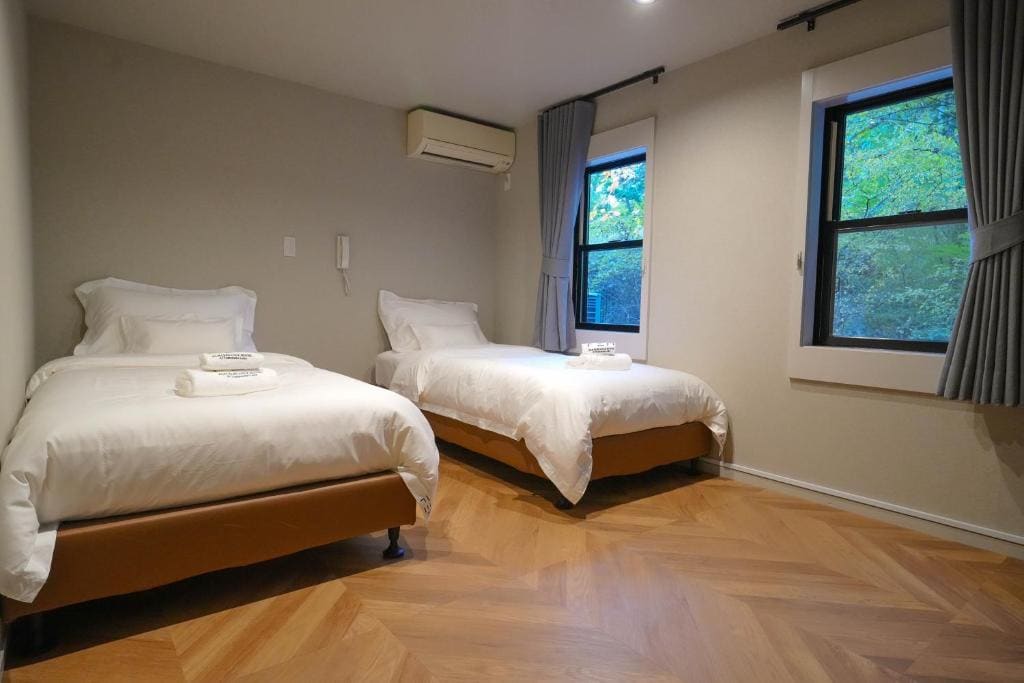 Superior Twin Room room - Image 2