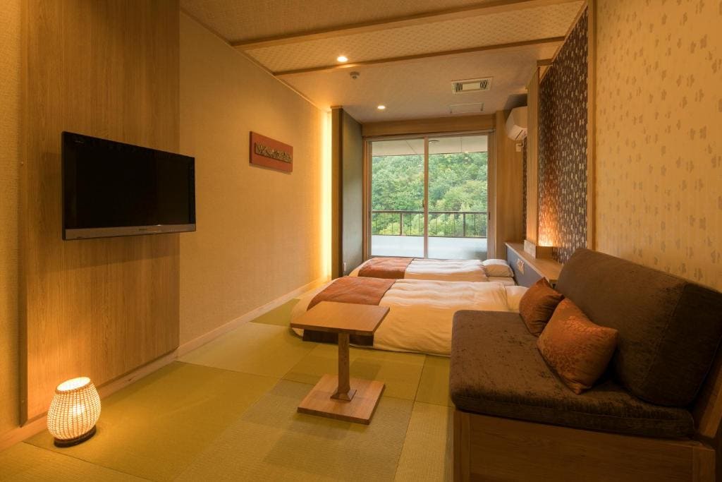 Japanese-Style Deluxe Family Room - Smoking room - Image 3